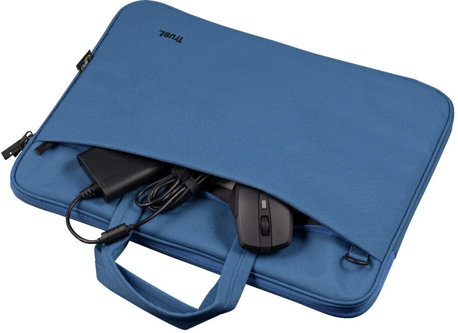 Niebieska torba na laptopa z akcesoriami w środku.