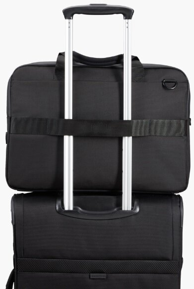 Czarna walizka z czarną torbą na laptopa na górze i srebrnym uchwytem.