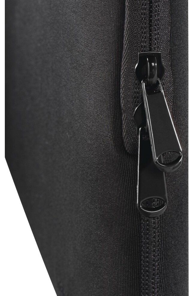 Zbliżenie czarnego zamka błyskawicznego na czarnej torbie na laptopa. Zamek jest zamknięty.