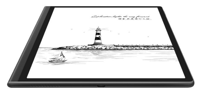 Tablet wyświetla rysunek latarni morskiej, mola i żaglówki na wodzie.