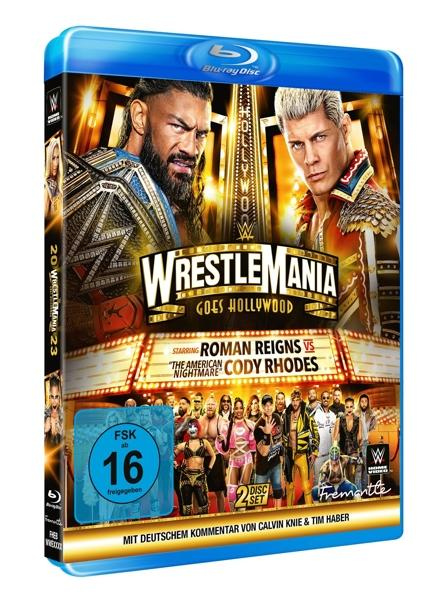 Wrestlemania Blu-ray Cover. Zwei Wrestler stehen sich gegenüber, mit Publikum und Hollywood-Schriftzug.