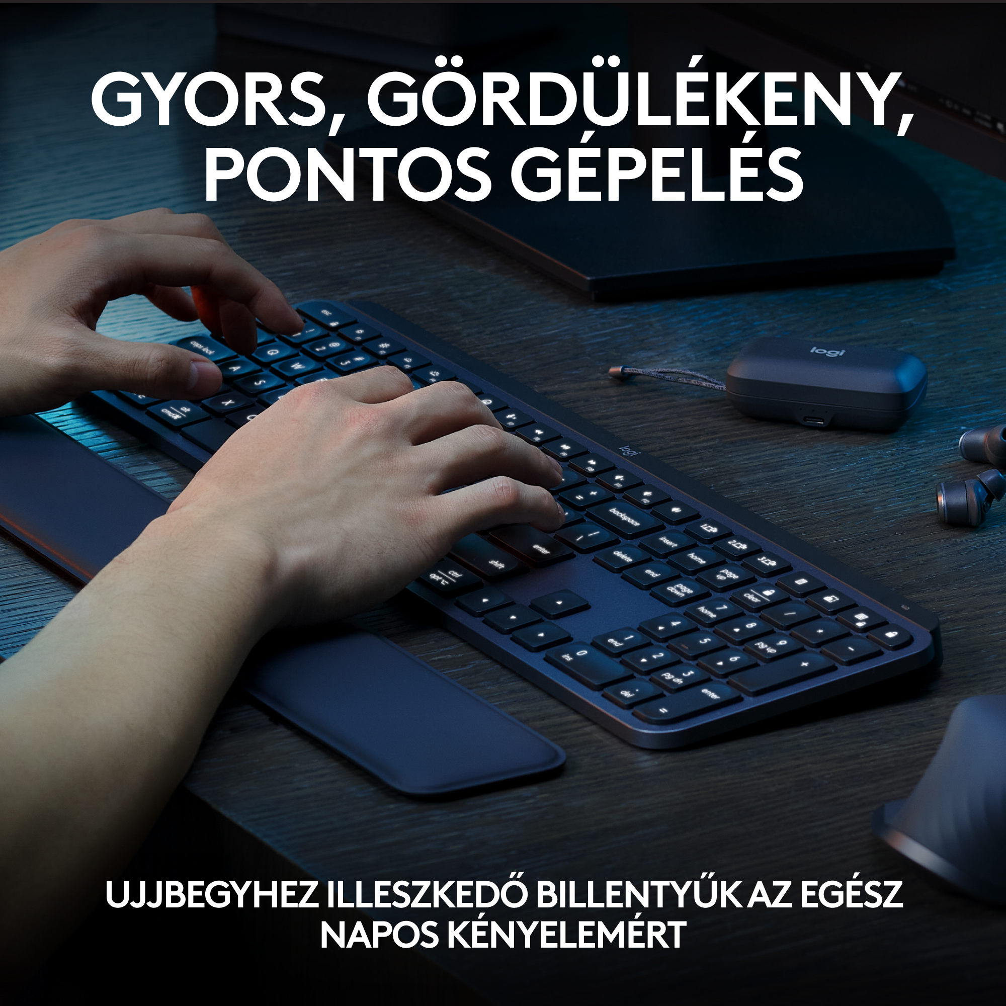 Kéz a sötét billentyűzeten, csuklótámasszal; magyar nyelvű szöveg.