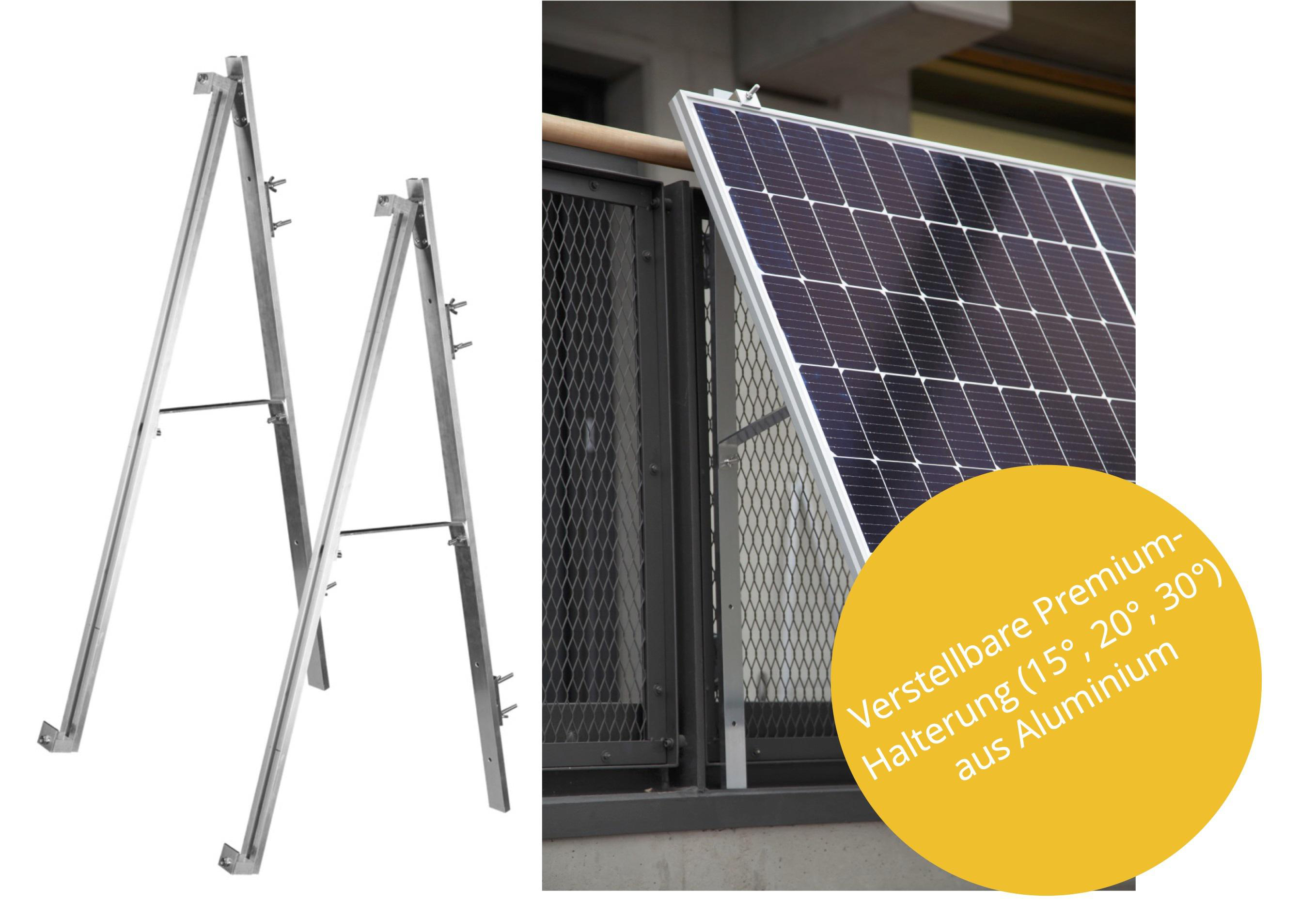 Solarpanel an Balkongeländer mit verstellbaren Halterungen befestigt.