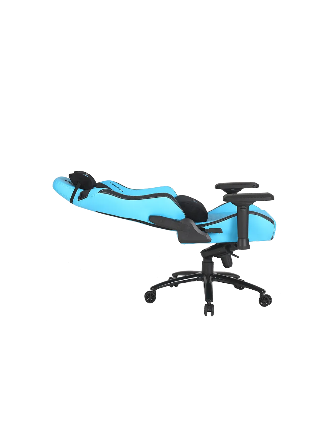 Silla gaming azul, posición reclinada. Base y reposabrazos negros, con reposacabezas.