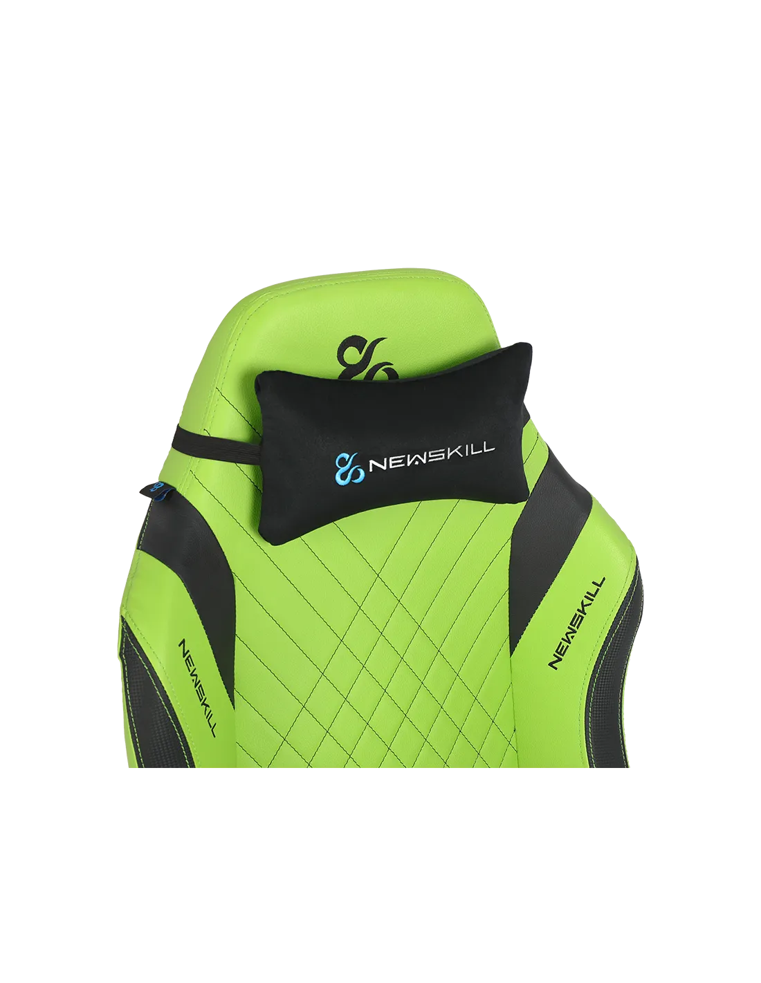 Silla gaming verde con detalles negros y almohada con logo Newskill.