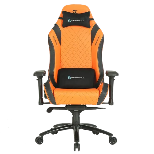 Silla gaming naranja y negra. Vista frontal. Reposacabezas y soporte lumbar negros con logo.