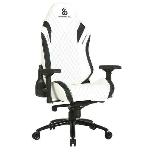Una silla gamer blanca y negra con fondo negro.