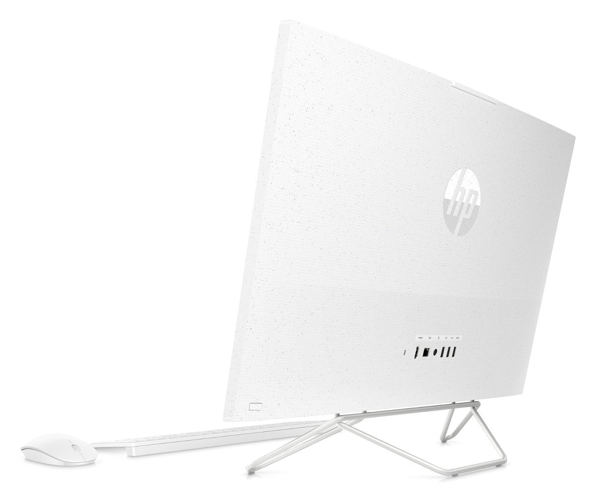 Biały komputer HP all-in-one, widok z tyłu. Klawiatura i mysz z przodu. Białe tło.