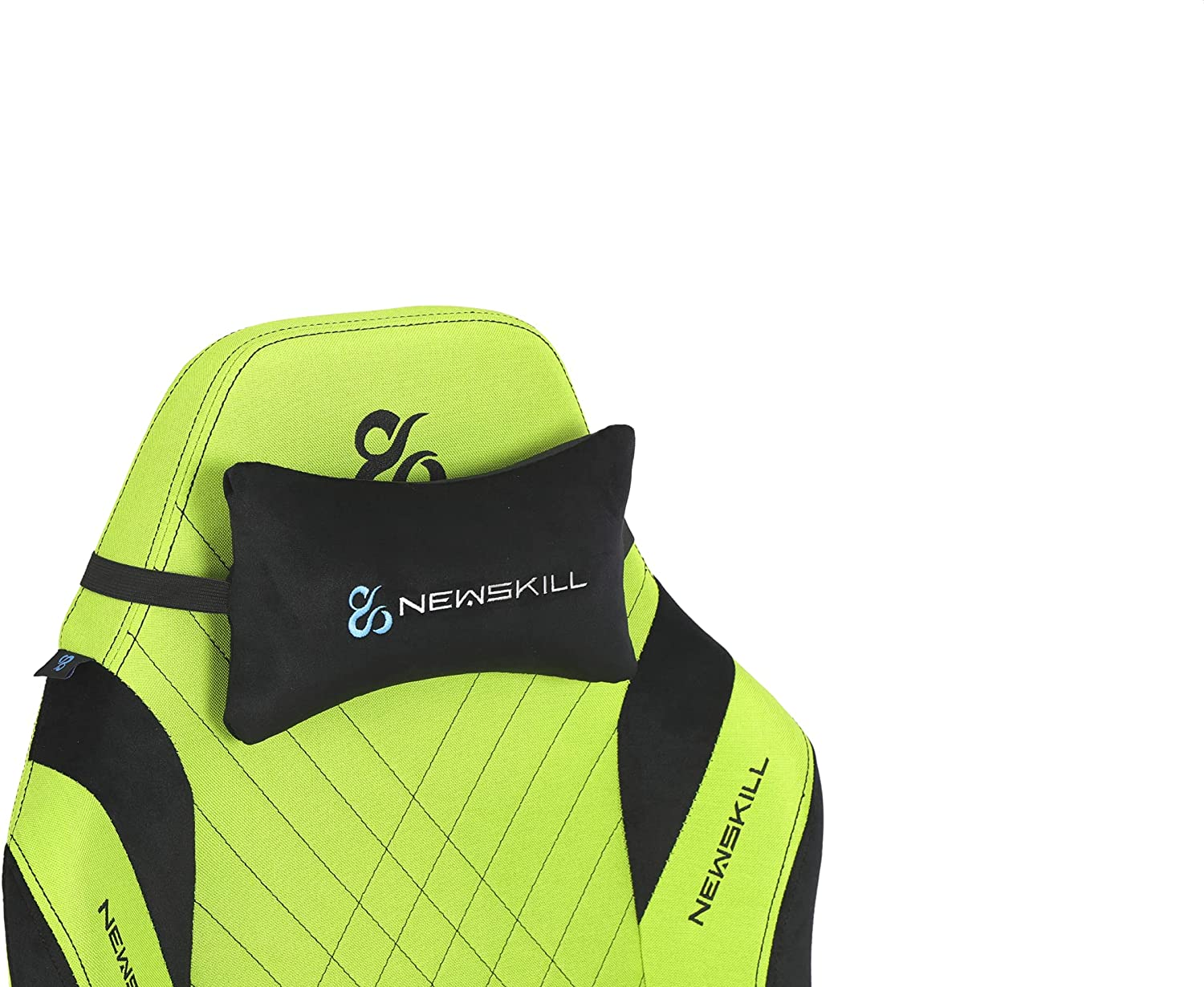 Una silla gamer verde lima con reposacabezas negro y la marca NEW SKILL. Fondo blanco.