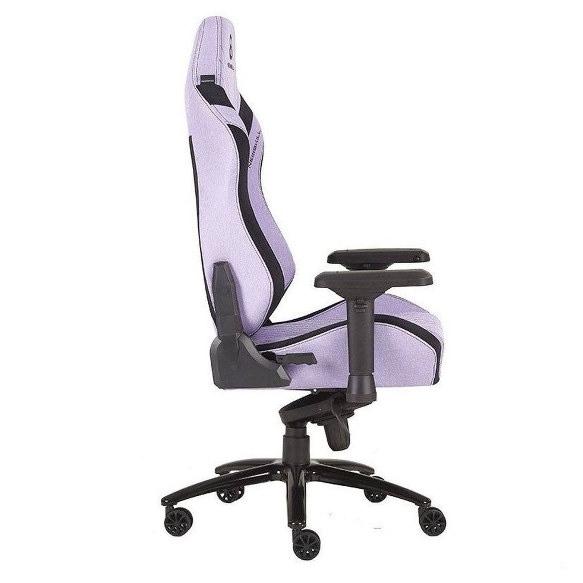 Una silla de juego morada y negra, vista lateralmente.