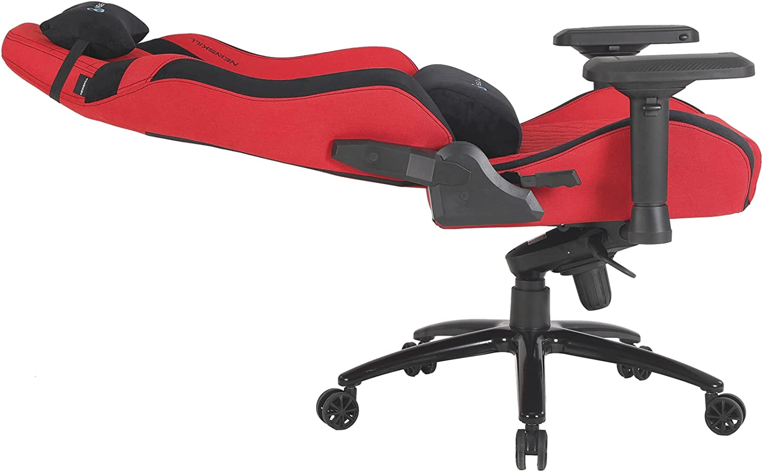 Silla gaming roja en posición reclinada. Tiene detalles negros y reposacabezas.