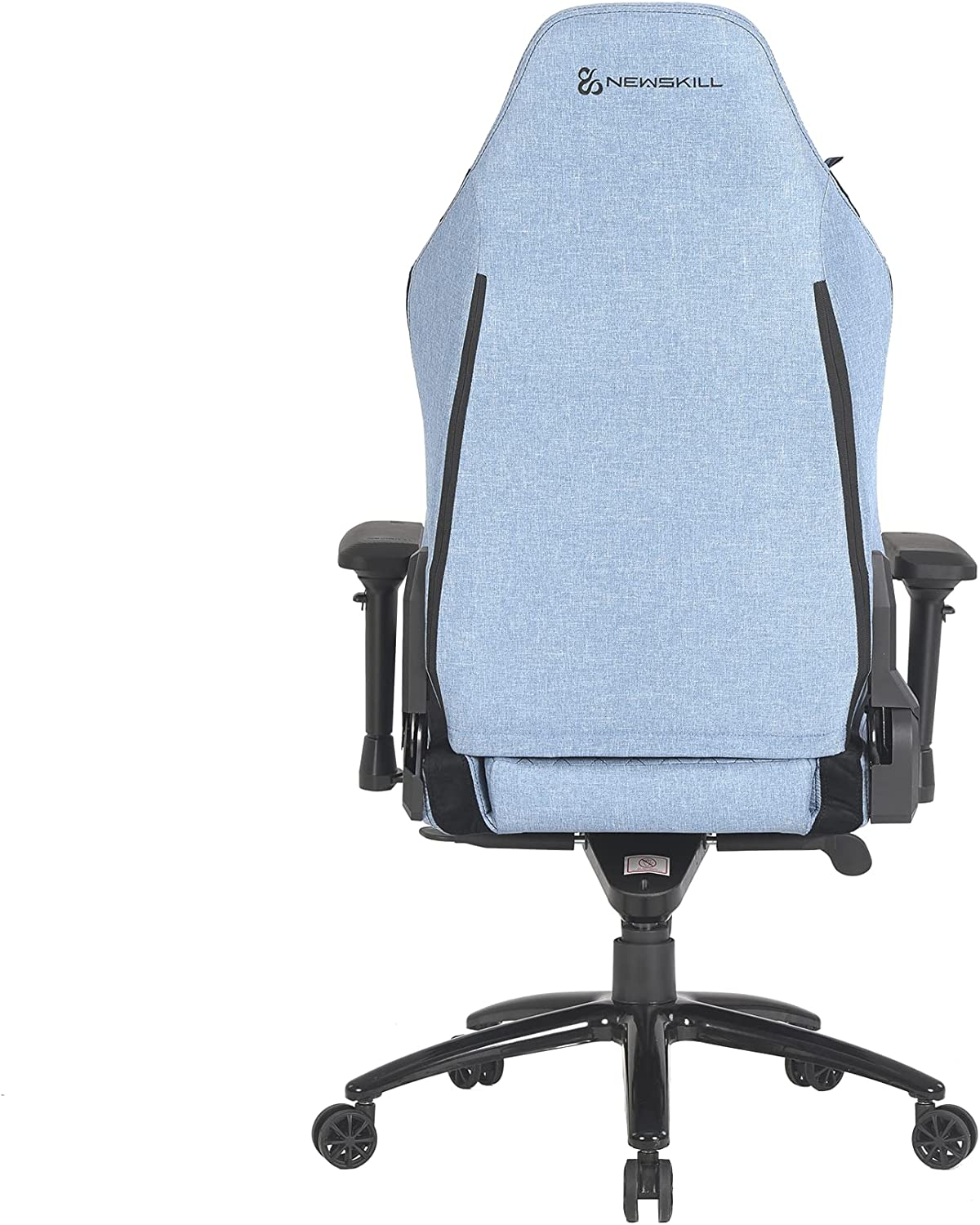 Parte trasera de una silla gaming azul y negra con el logotipo de Newskill.
