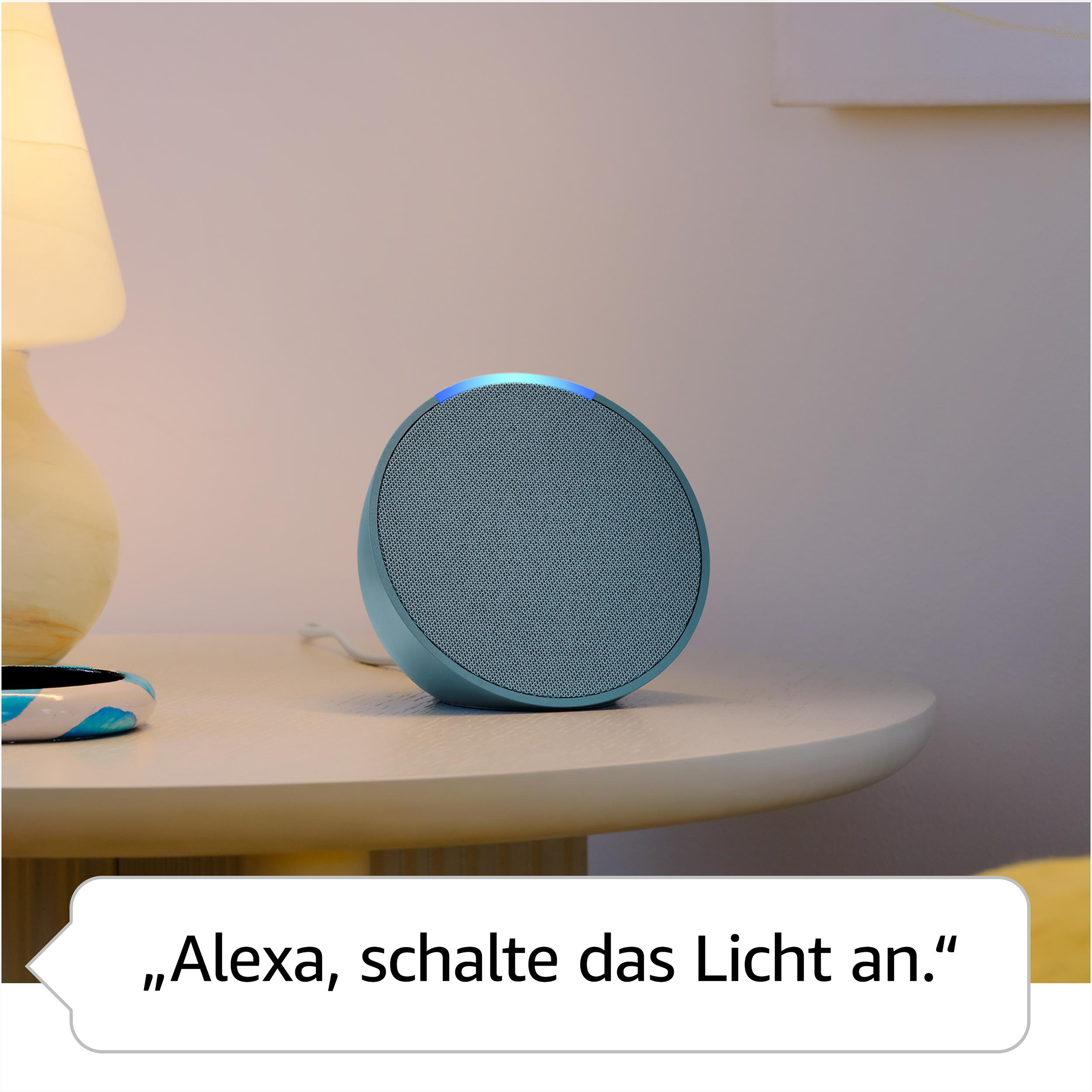 Grauer Elektroroller auf weißem Grund. Das Hinterrad ist groß, der Sitz fehlt.