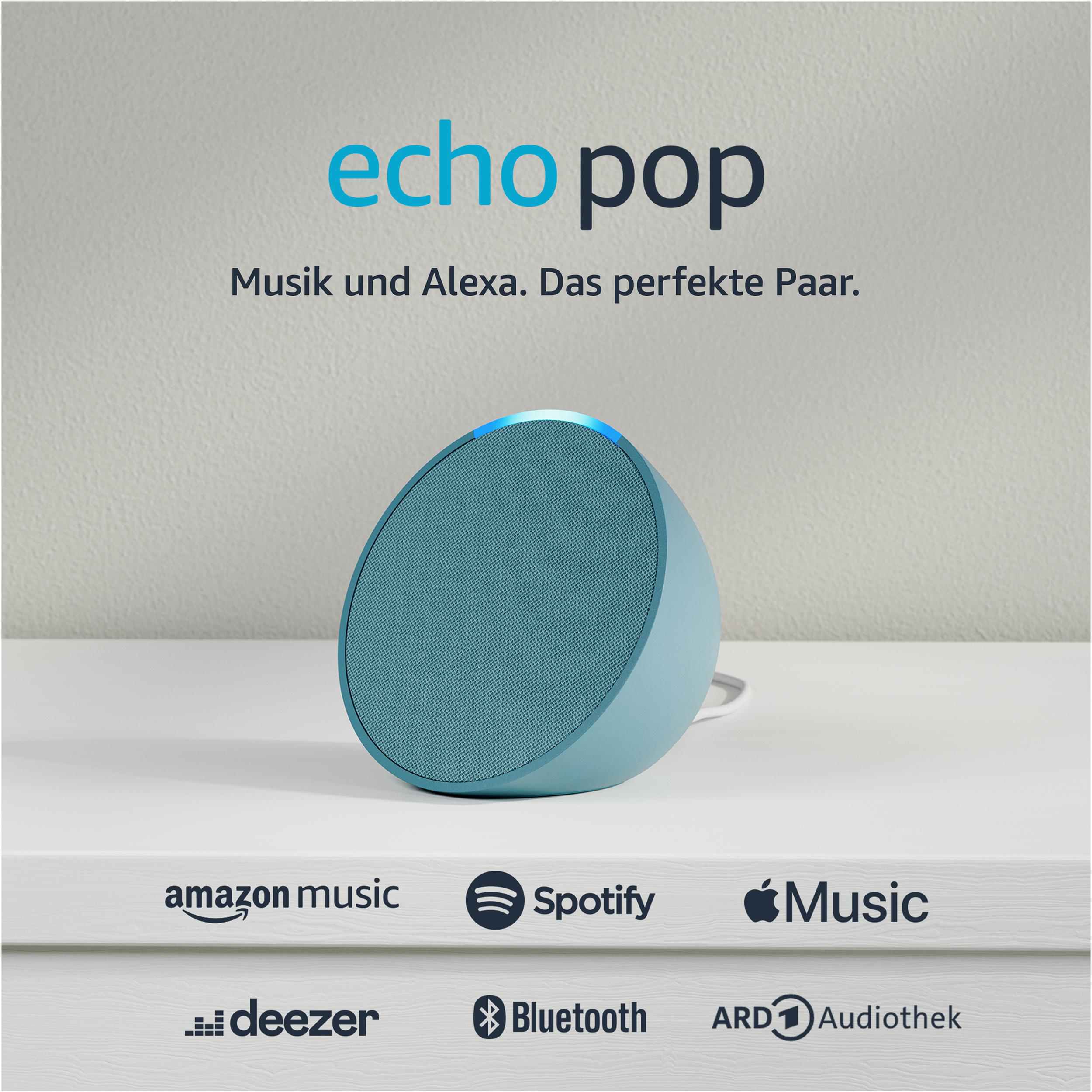 Blauer Echo Pop Smart Speaker mit weißem Kabel auf weißer Oberfläche mit App-Logos darunter.