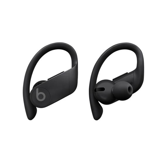 Schwarze Beats Powerbeats Pro kabellose Ohrhörer auf weißem Hintergrund.
