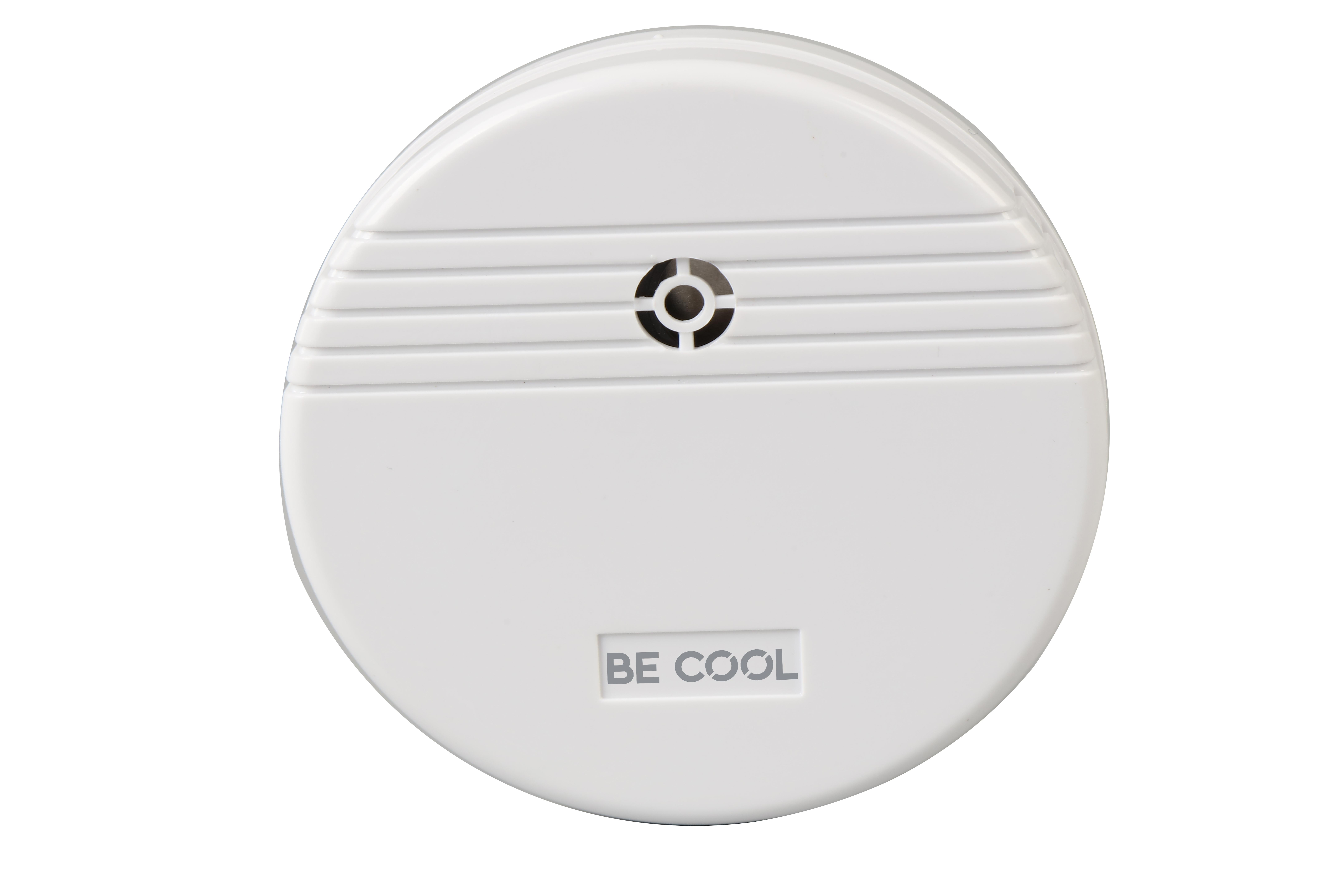Weißer, runder Rauchmelder mit 'BE COOL' Text. Hat kleine Lüftungslöcher und eine glatte Oberfläche.