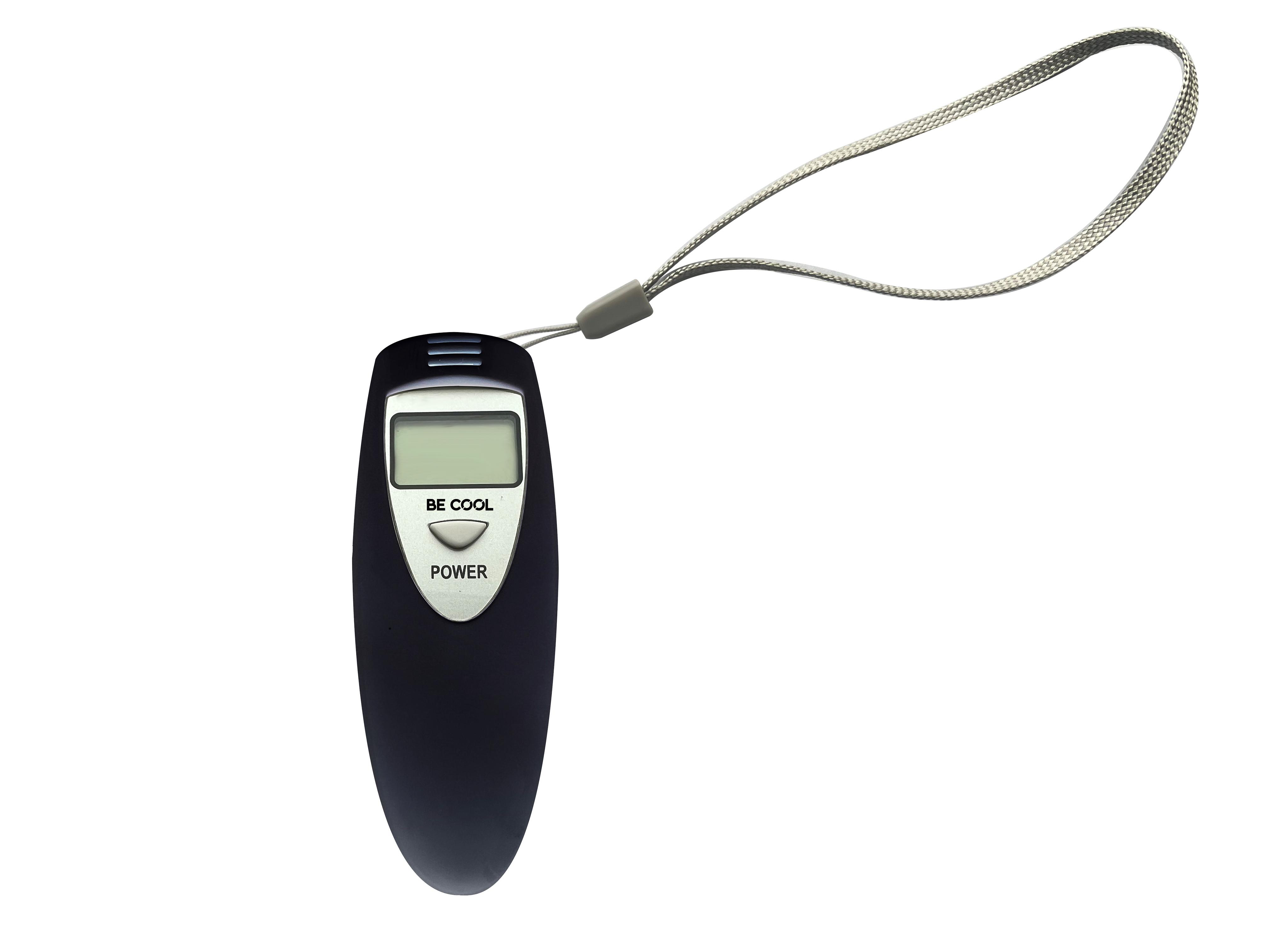 Schwarzer Alkoholtester mit Display und grauem Band. Der Text lautet 'BE COOL' und 'POWER'.