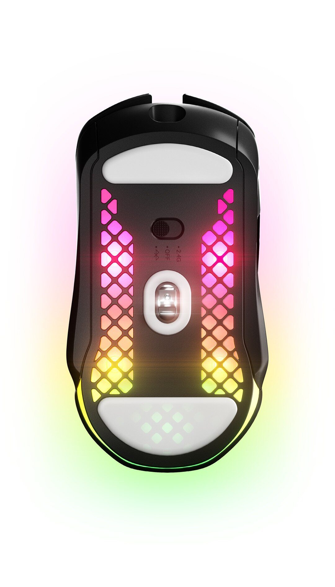 Widok od spodu czarnej myszy do gier z oświetleniem RGB, pokazujący jej design.