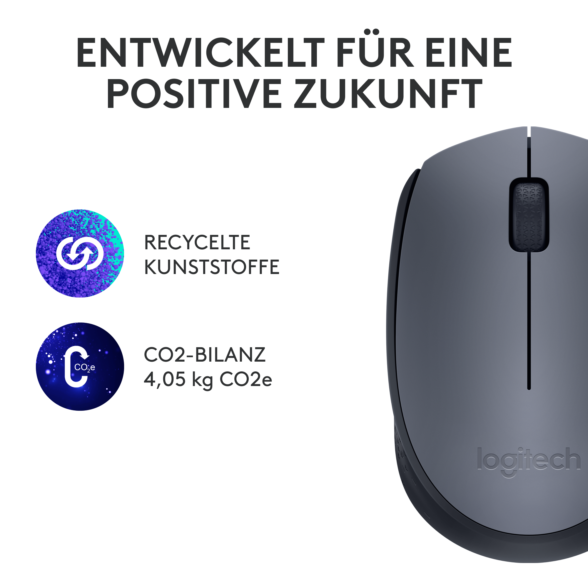 Eine graue Logitech-Maus mit Text über recycelte Kunststoffe und CO2-Bilanz. Der Hintergrund ist weiß.