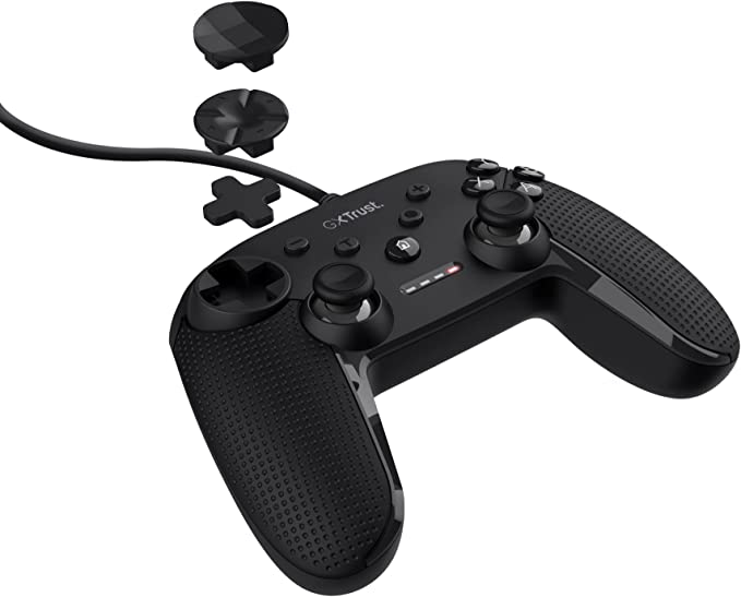 Gamepad negro con piezas desmontables.