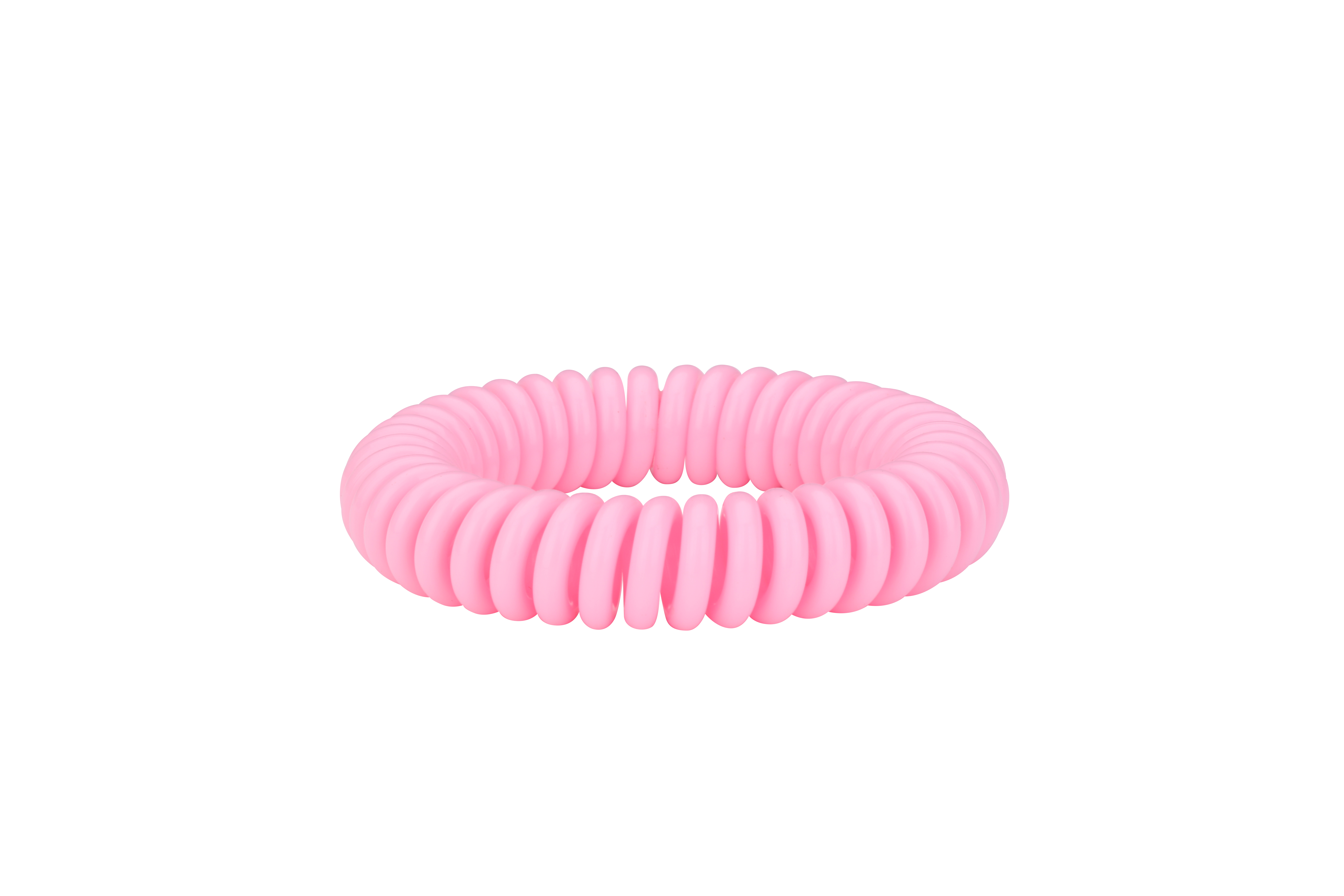 Goma elástica rosa en forma de espiral sobre un fondo blanco.