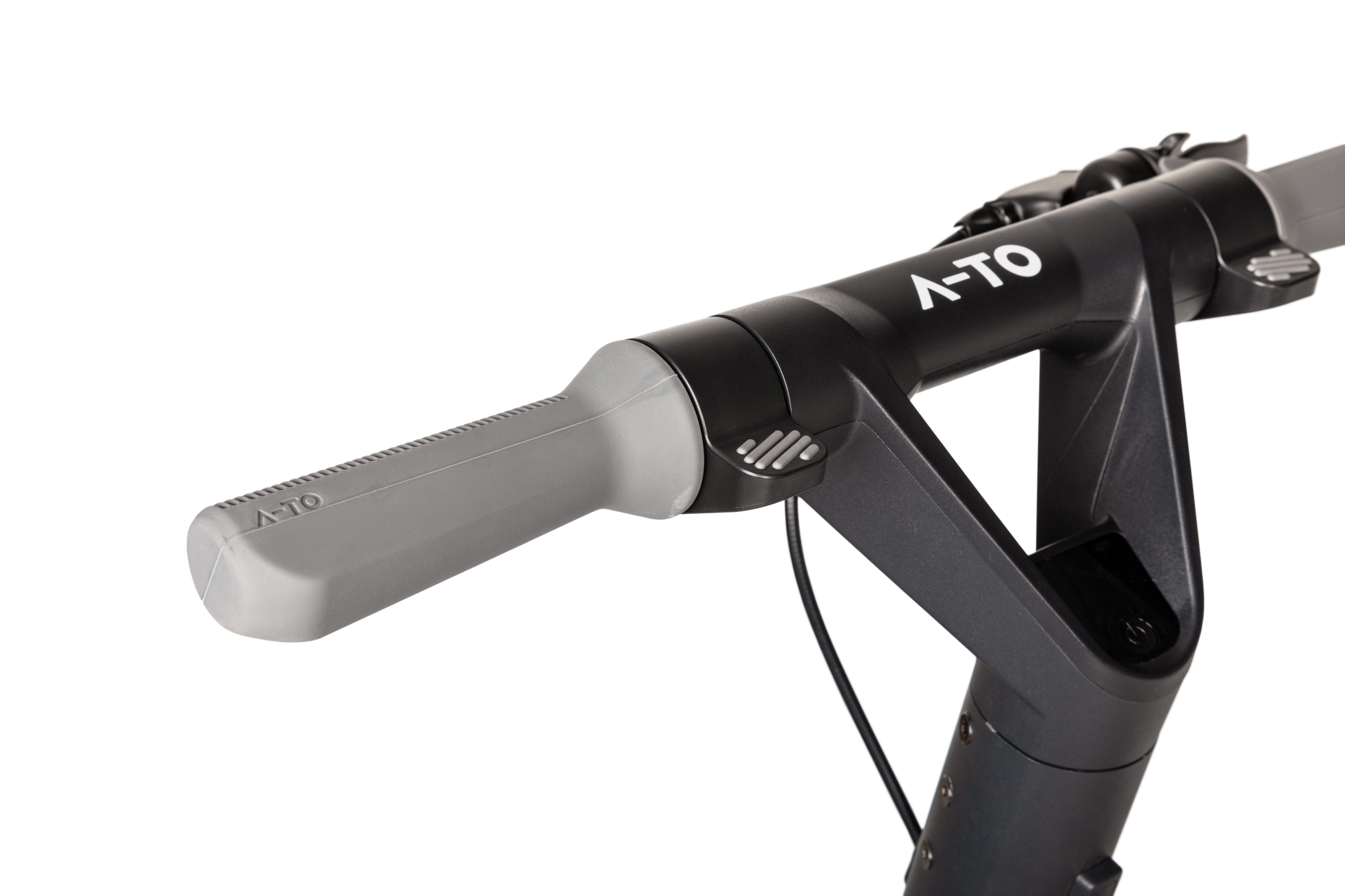 Nahaufnahme eines A-TO Rollergriffs, schwarz mit grauem Griff und Bedienelementen.