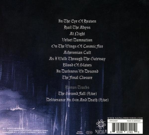 Rückseite einer CD mit Trackliste auf dunklem Hintergrund.