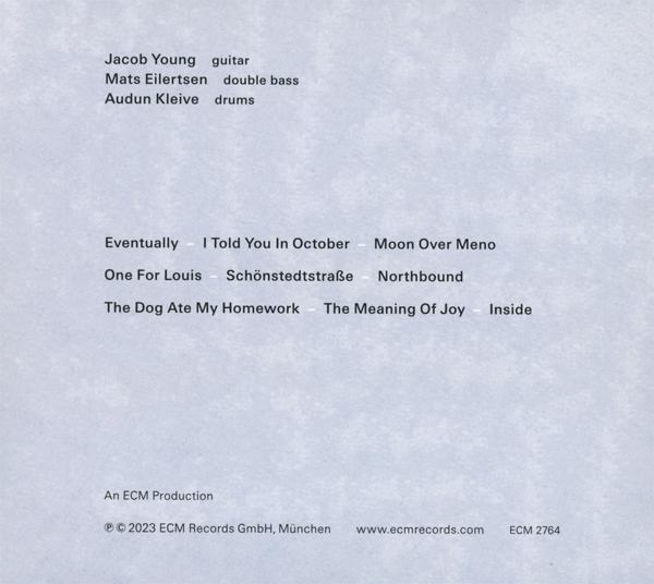 Text auf hellblauem Hintergrund mit Namen und Songtiteln.