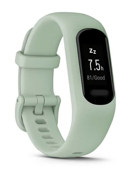Zielona opaska fitness Garmin, wyświetlająca dane dotyczące snu, na białym tle.