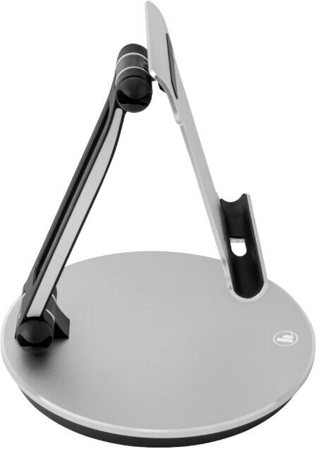 Srebrny stojak na tablet z regulowanym ramieniem i podstawą, na białej powierzchni, z białym tłem.