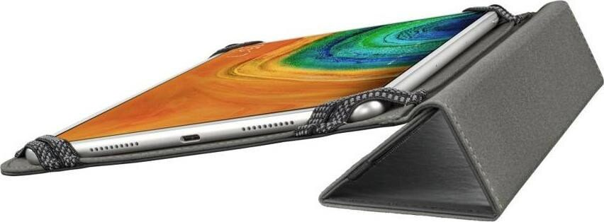 Tablet w szarej obudowie, ustawiony pod kątem w stosunku do szarej okładki i trzymany przez gumki.