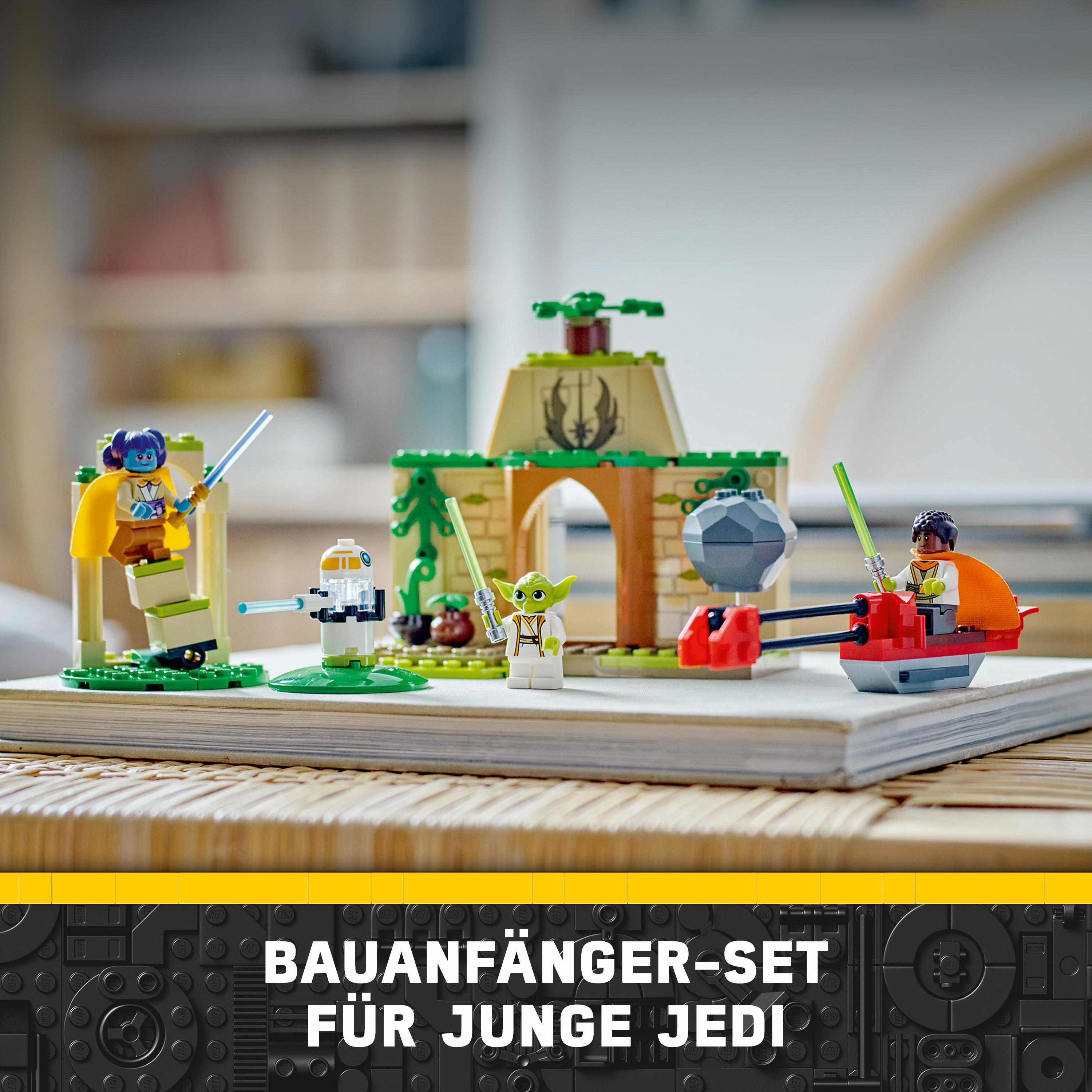 LEGO Star Wars Set mit Yoda, Figuren und einem Gebäude. Das Set steht auf Holz.