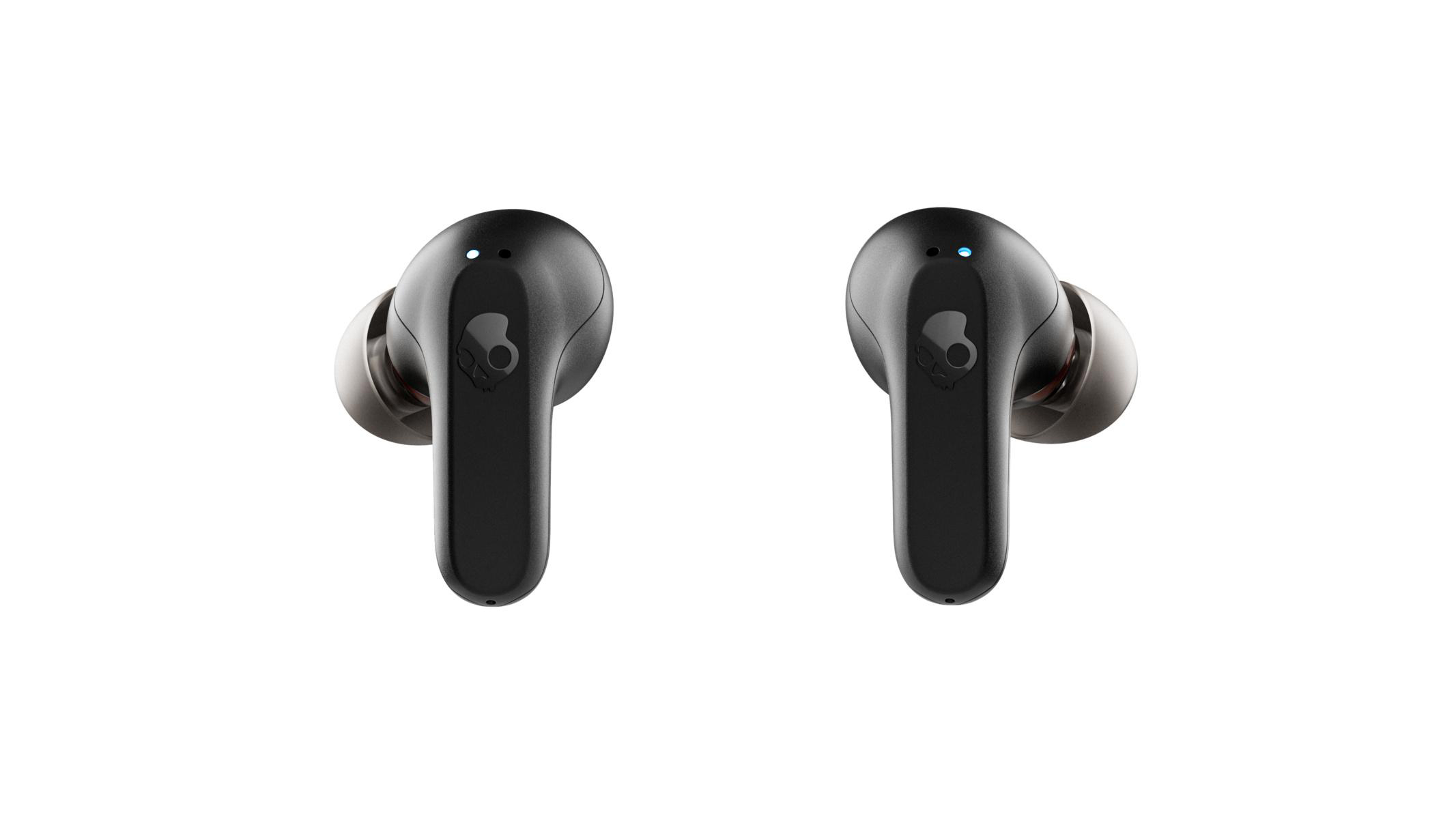 Zwei schwarze kabellose Skullcandy-Ohrhörer. Jeder hat ein kleines blaues Licht oben.