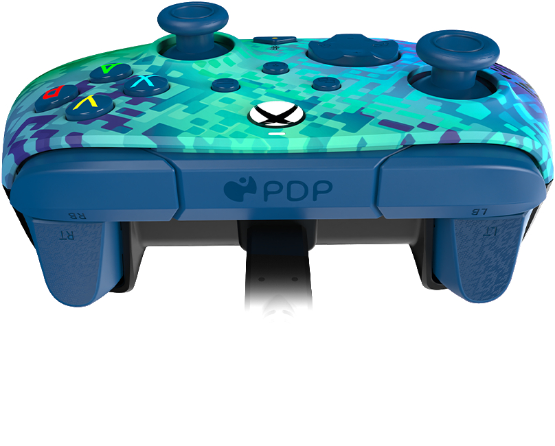 Blauer Xbox-Controller. Die Tasten und der Körper sind blau mit einem Tarnmuster. Das PDP-Logo ist sichtbar.