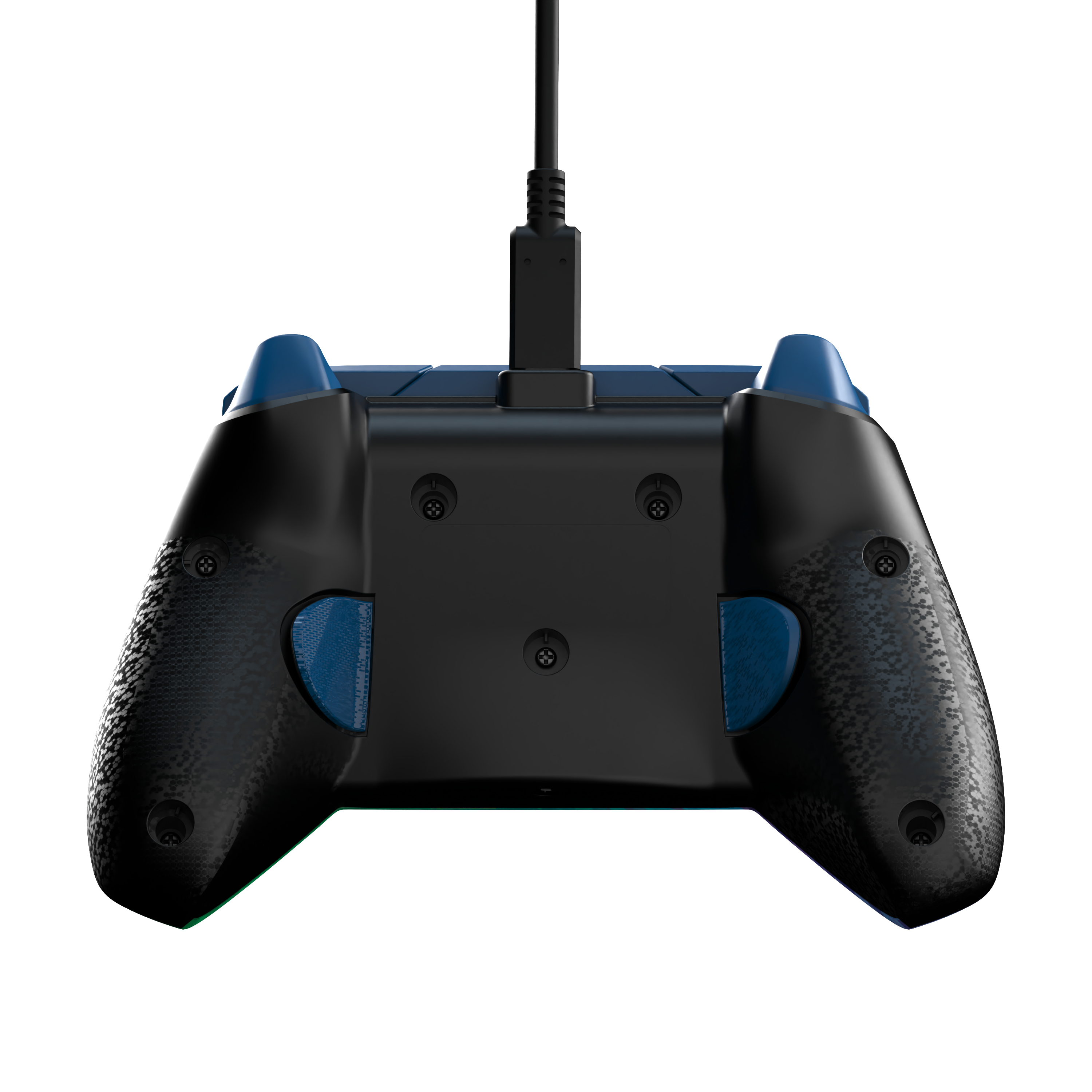Schwarzer und blauer Gamecontroller mit angeschlossenem USB-Kabel, auf weißem Hintergrund.