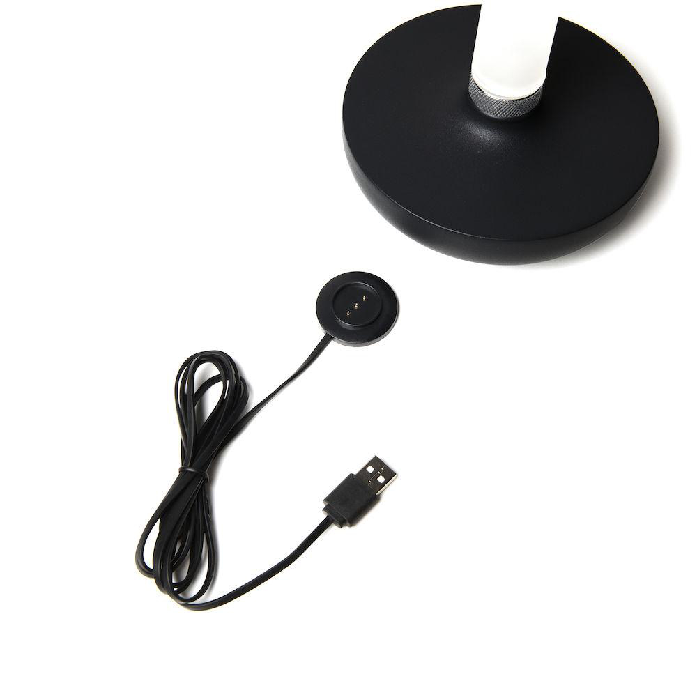 Ladekabel und kreisförmige Ladestation für eine Lampe.
