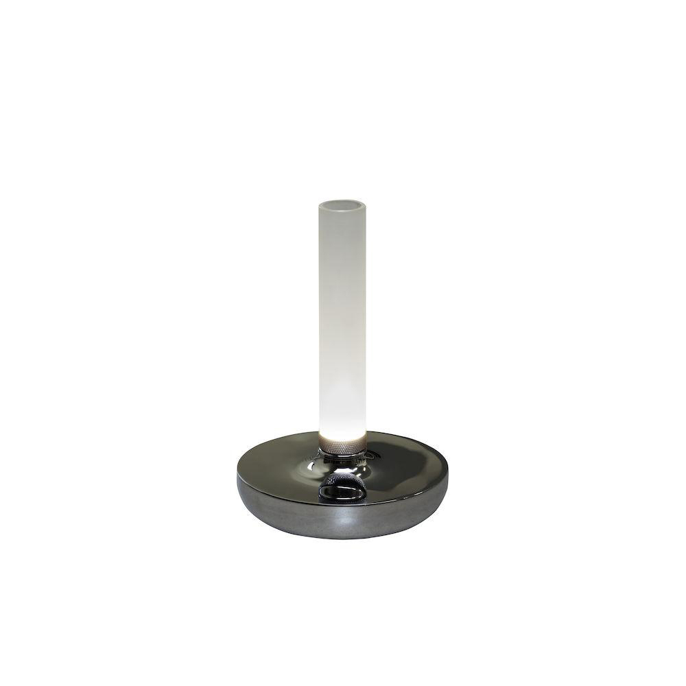 Moderne silberne Tischlampe mit zylindrischem Licht und kreisförmigem Sockel.