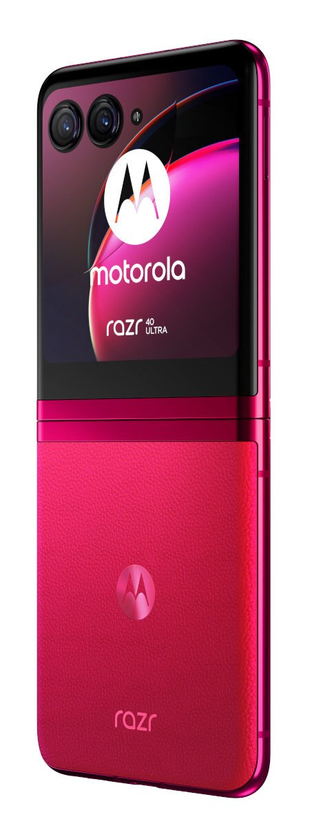 Składany magenta telefon Motorola Razr, pokazujący ekran, aparaty i markę.