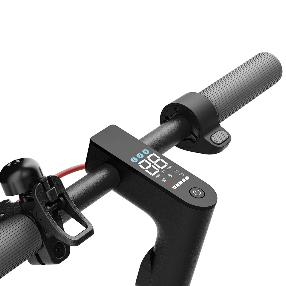 Nahaufnahme des Rollerlenkers mit Display, Klingel und Handgriff.