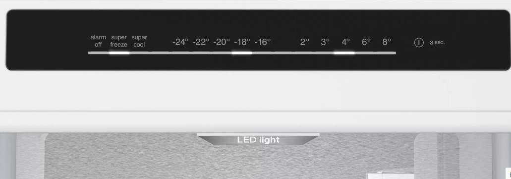 Panel de control del refrigerador con ajustes de temperatura y una luz LED.
