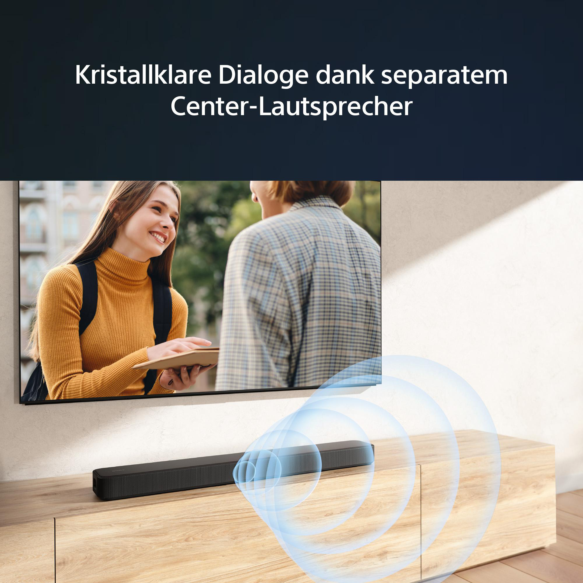 Fernseher mit Soundbar darunter, zeigt Schallwellen und Menschen im Hintergrund.