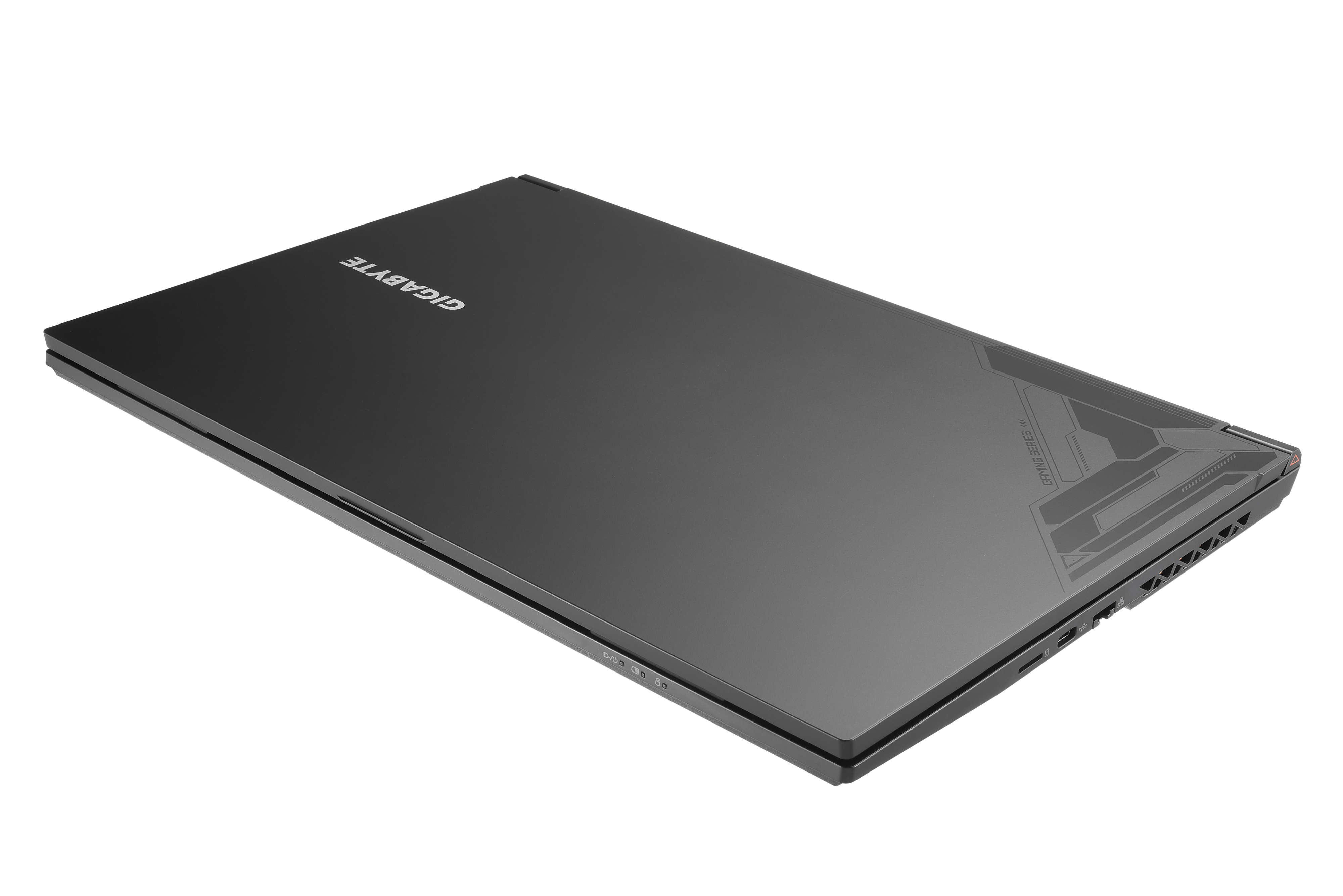 Ein schwarzer Laptop, geschlossen, mit dem 'GIGABYTE'-Logo oben, vor weißem Hintergrund.