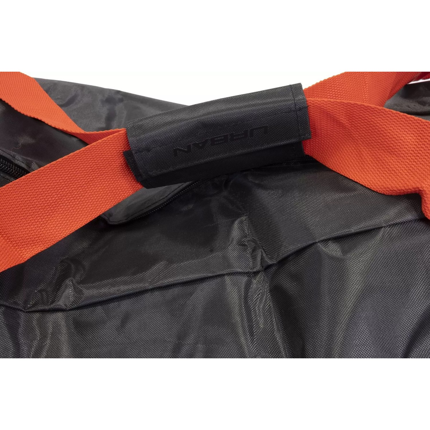 Sac de sport noir avec des sangles rouges, poignée avec texte 'URBAN'.