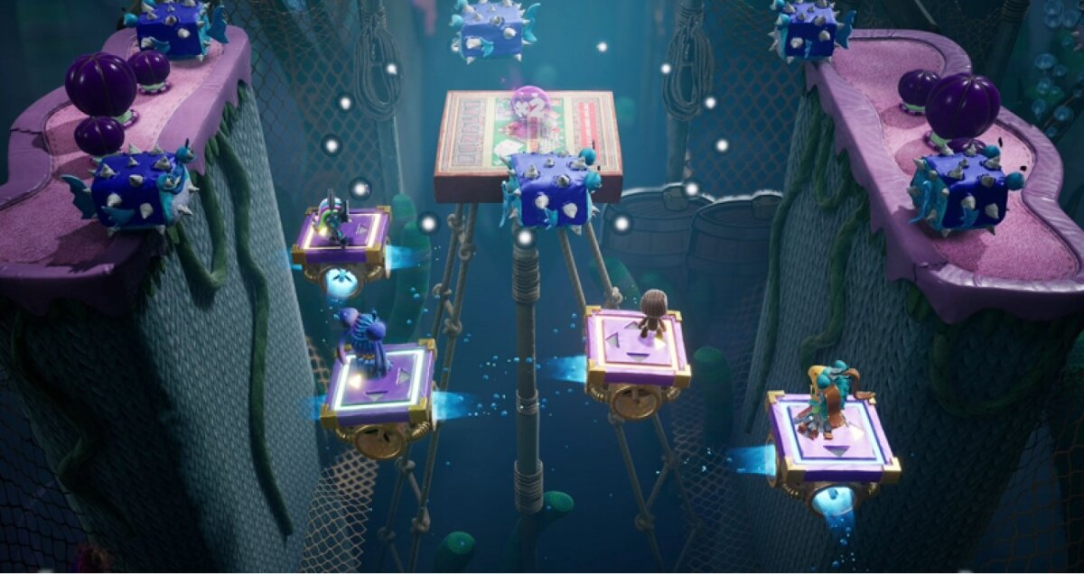 Scena z gry: postacie na platformach w żywym, stylizowanym środowisku z unoszącymi się obiektami.