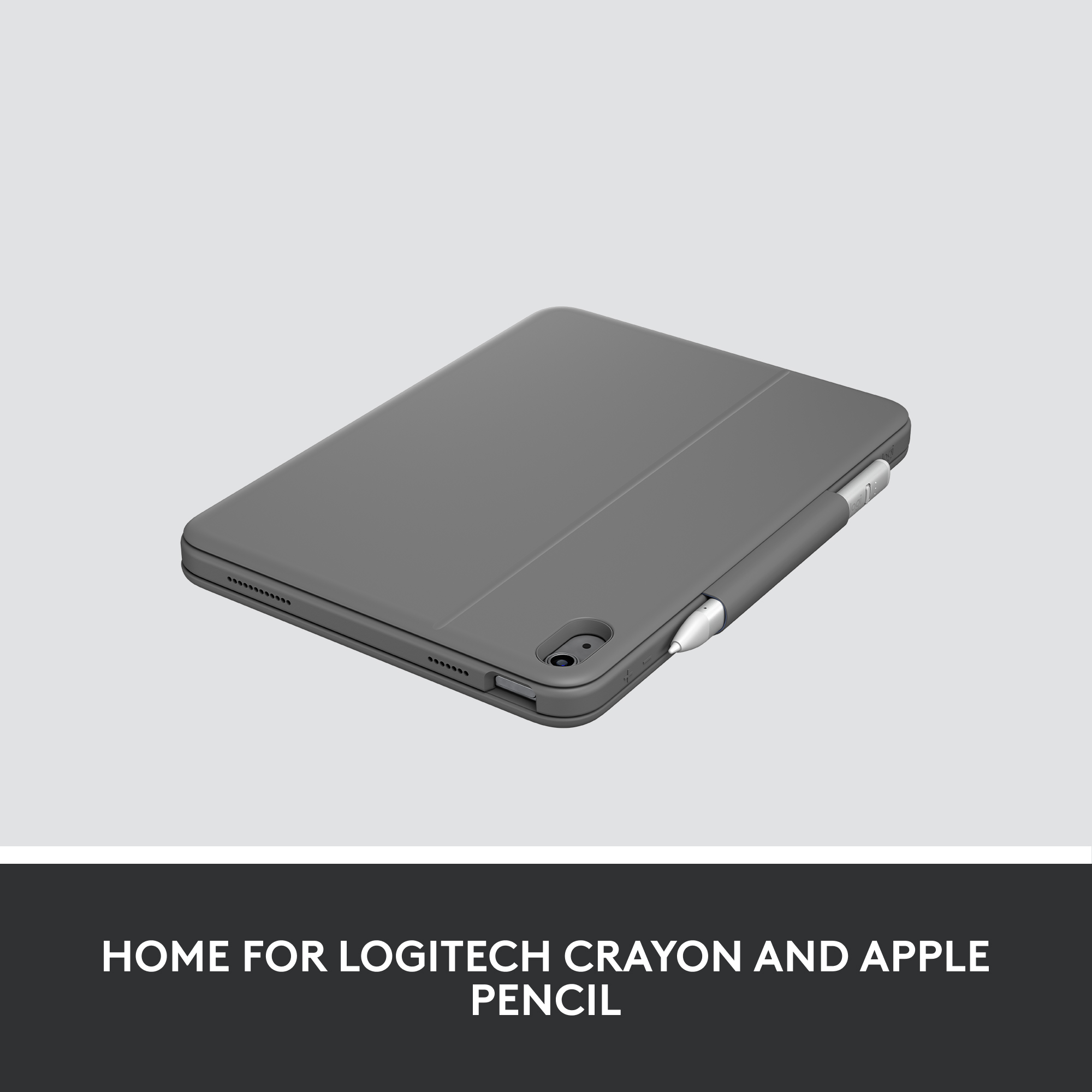 Étui de tablette gris avec un stylo argenté. L'étui est fermé et posé sur une surface gris clair.