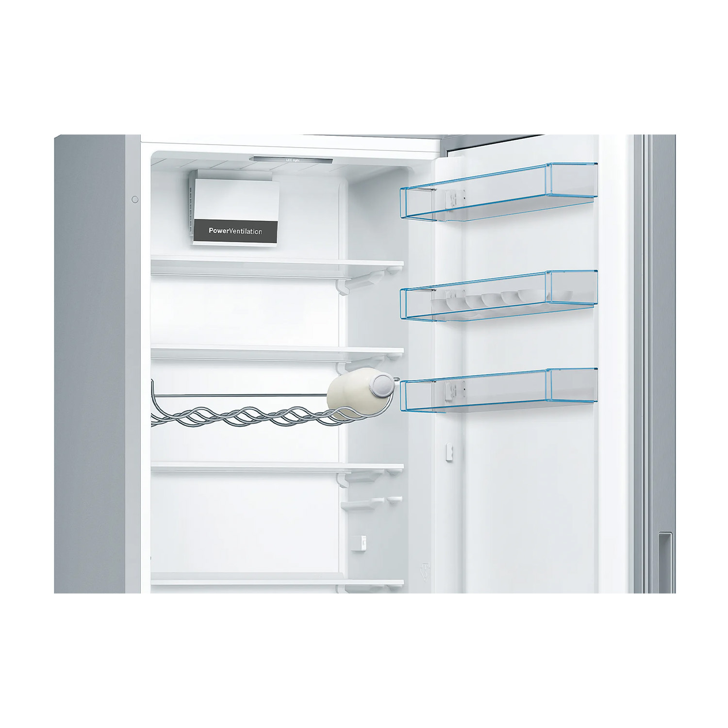 Interno di un frigorifero, con ripiani, portabottiglie e sistema di ventilazione.