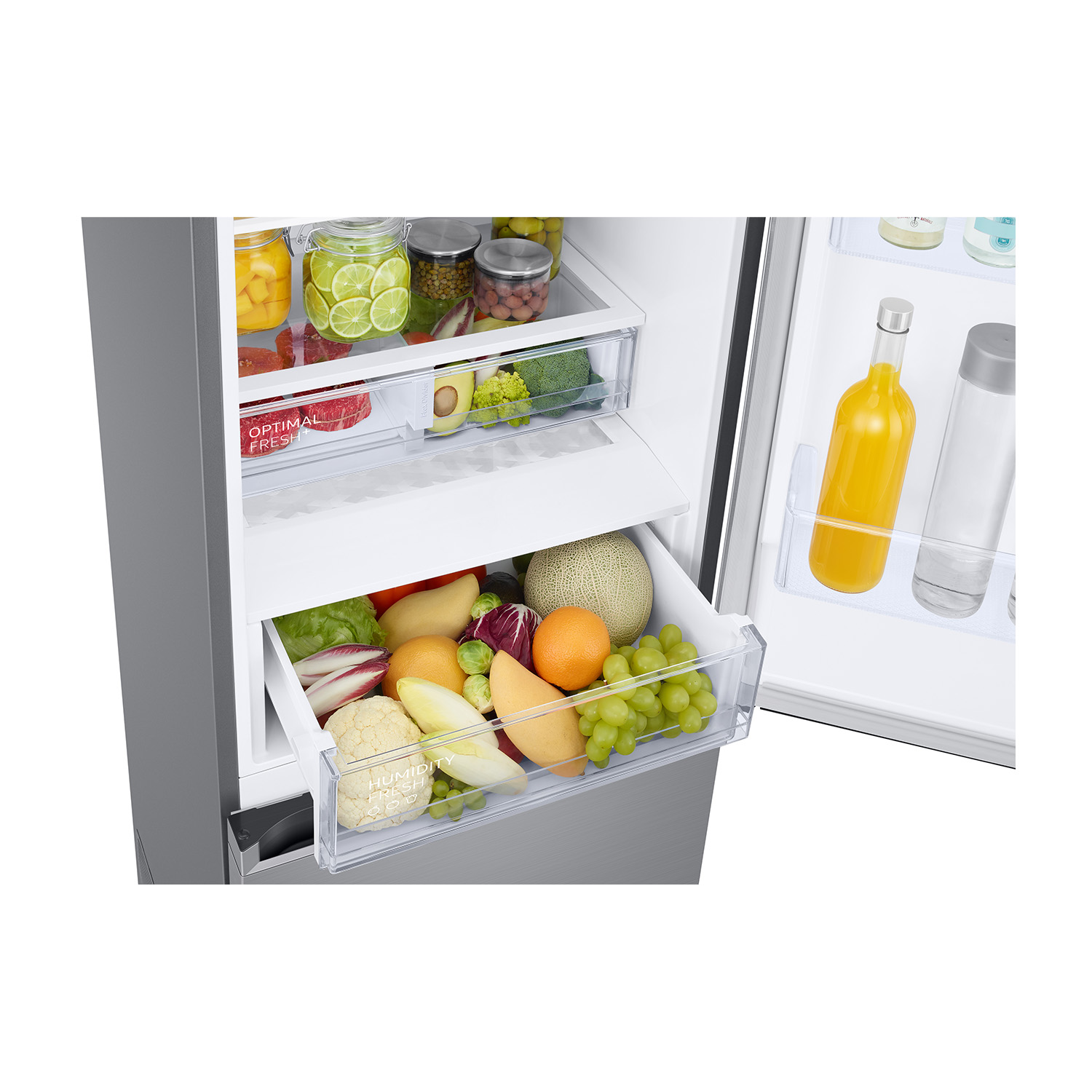 Frigorifero aperto con prodotti freschi nei cassetti. Verdure e frutta visibili.