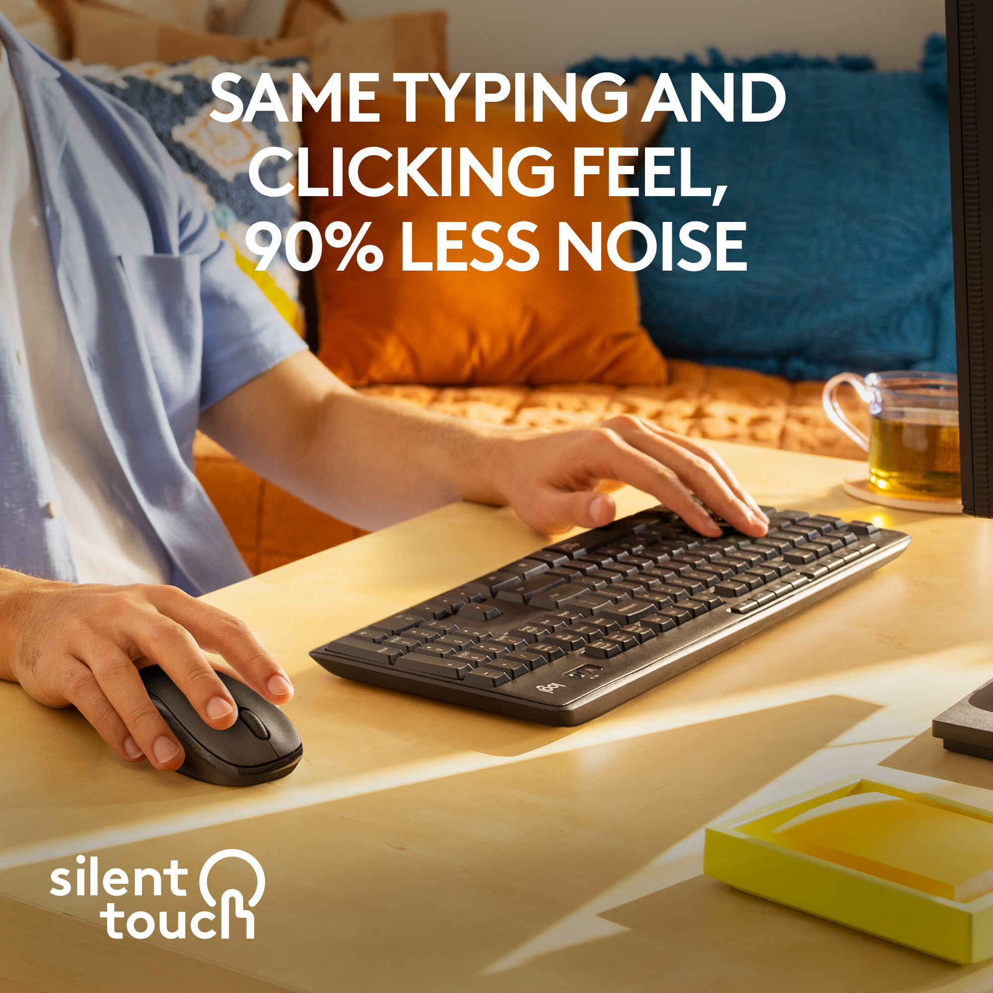 Personne utilisant un clavier et une souris noirs. Texte mentionne 'silent touch'.