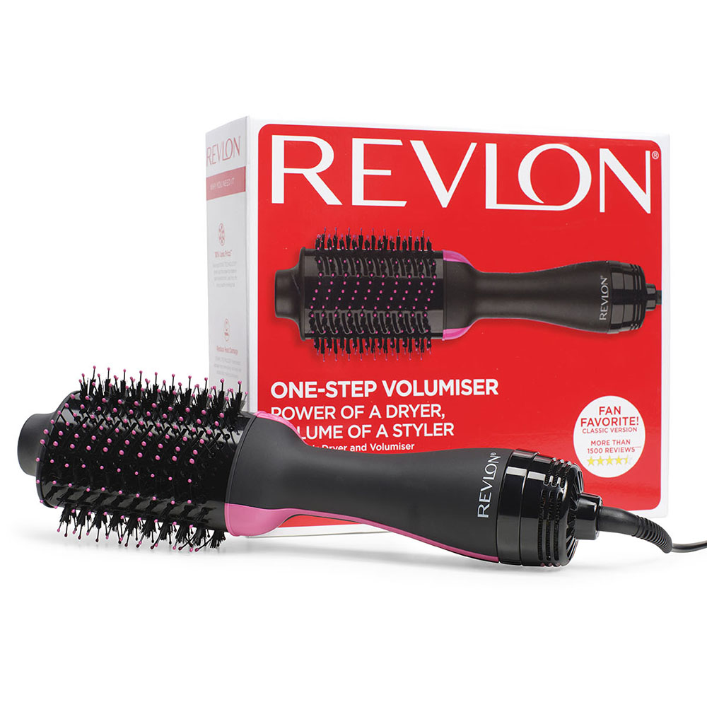Revlon saç şekillendirici ve kutusu. Şekillendirici, yuvarlak bir fırça başlığına sahip siyah ve pembedir.