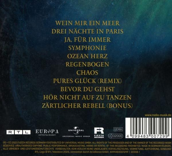 Rückseite einer CD mit Text. Text befindet sich auf der CD. Schwarzer Hintergrund.